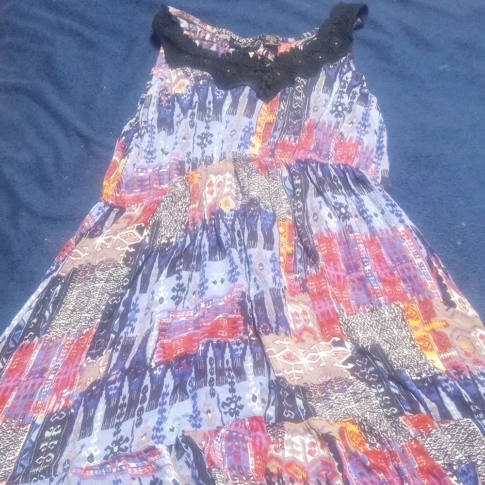Colorful Sleeveless Dress with Black Lace